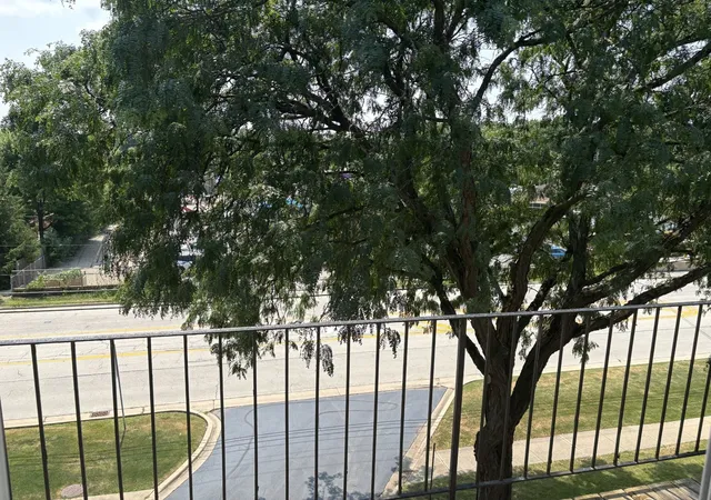 Photo 3 of Condo for sale at 2424 E Oakton St #4F, Arlington Heights, IL 60004 | MLS# 12679492 | Listing updated on 2026-09-04