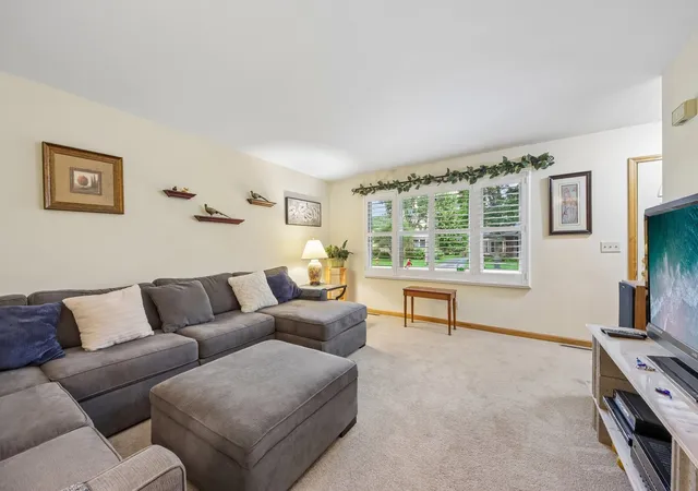 3rd image of 109 Weaver Dr, Cary, IL 60013 | MLS# 12679494