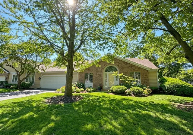 Homes for sale in Elgin, IL | 281 Governors Ln #281, Elgin, IL 60123 | MLS# 12679505