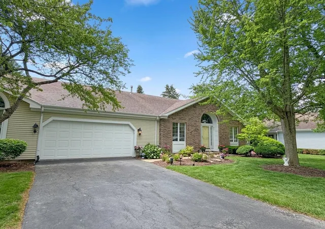 Homes for sale in Elgin, IL | 281 Governors Ln #281, Elgin, IL 60123 | MLS# 12679505