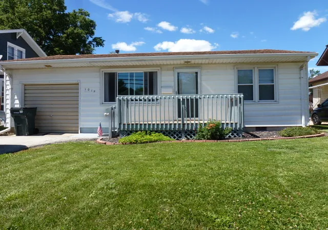 Homes for sale in Clinton, IL | 1015 E Main St, Clinton, IL 61727 | MLS# 12679507