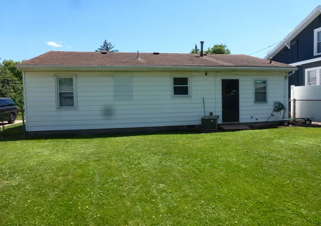 Homes for sale in Clinton, IL | 1015 E Main St, Clinton, IL 61727 | MLS# 12679507