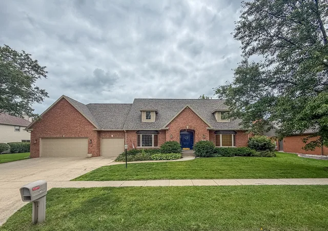 Homes for sale in Champaign, IL | 613 Pittsfield Dr, Champaign, IL 61822 | MLS# 12679511