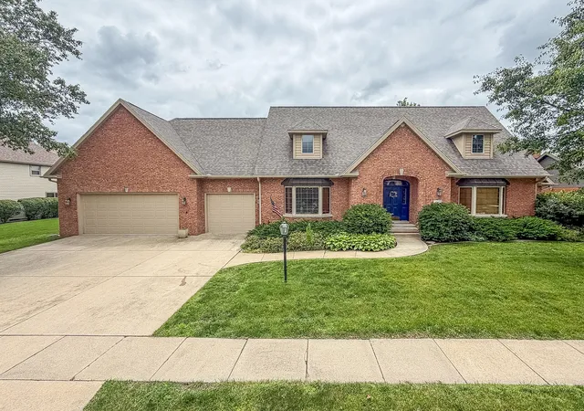Homes for sale in Champaign, IL | 613 Pittsfield Dr, Champaign, IL 61822 | MLS# 12679511