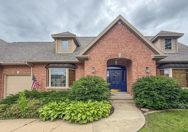 Homes for sale in Champaign, IL | 613 Pittsfield Dr, Champaign, IL 61822 | MLS# 12679511