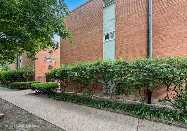 Homes for sale in Chicago, IL | 1545 W Chase Avenue, Chicago, IL 60626 | Houzeo