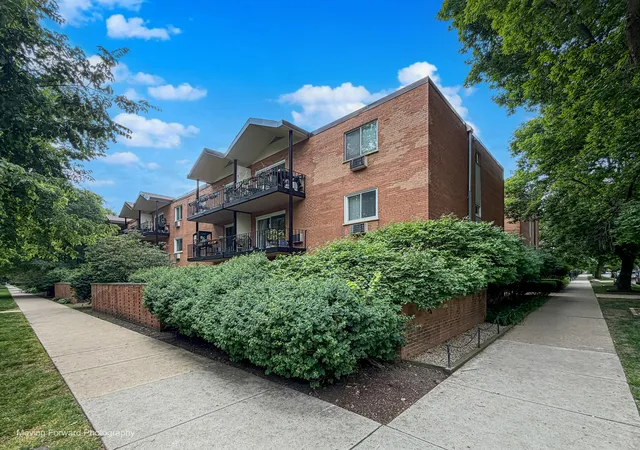 Homes for sale in Chicago, IL | 1545 W Chase Ave #206, Chicago, IL 60626 | MLS# 12679525