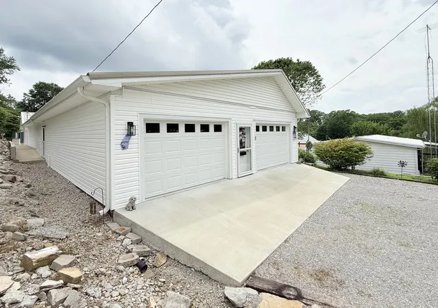 4th image of 220 E Rose St, Cave In Rock, IL 62919 | MLS# 12679567