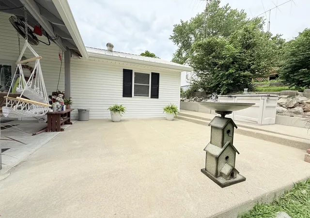 5th image of 220 E Rose St, Cave In Rock, IL 62919 | MLS# 12679567