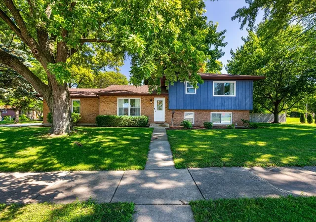 1st image of 5 Redstart Rd, Naperville, IL 60565 | MLS# 12679568