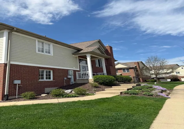 Homes for sale in Orland Park, IL | 10646 Gabrielle Ln, Orland Park, IL 60462 | MLS# 12679648