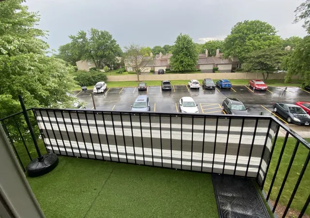 2nd image of 5S100 Pebblewood Ln, Naperville, IL 60563