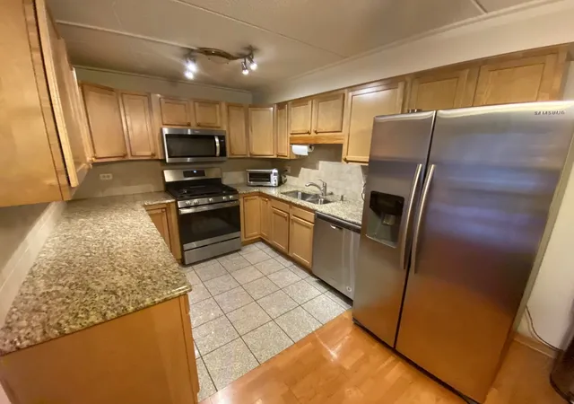 5th image of 5S100 Pebblewood Ln, Naperville, IL 60563