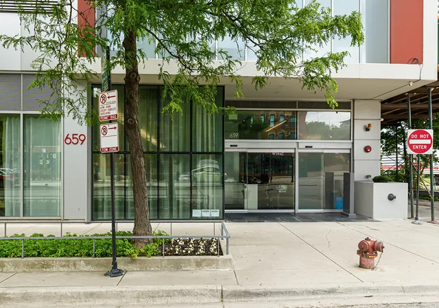 Homes for sale in Chicago, IL | 659 W Randolph Street, Chicago, IL 60661 | Houzeo