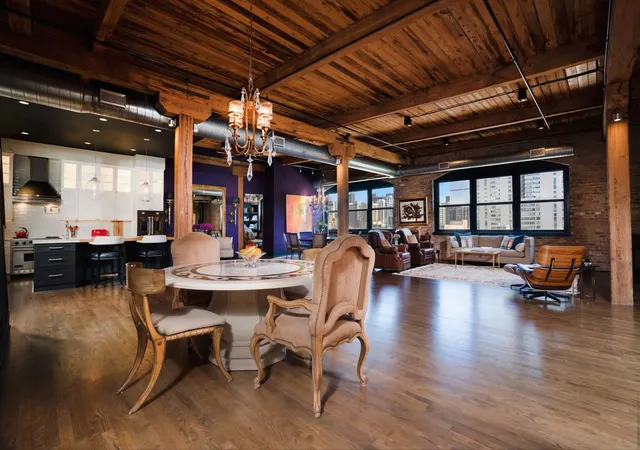 5th image of 14 N Peoria St, Chicago, IL 60607