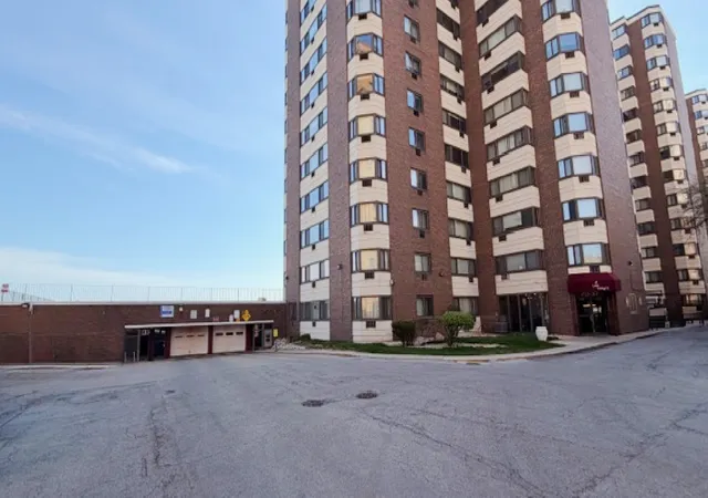 Photo 2 of Condo for sale at 7337 S South Shore Dr #1012, Chicago, IL 60649 | MLS# 12679837 | Listing updated on 2026-09-17