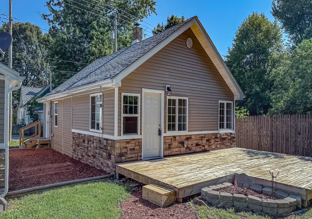 Homes for sale in Champaign, IL | 404 W Columbia Ave, Champaign, IL 61820 | MLS# 12679859
