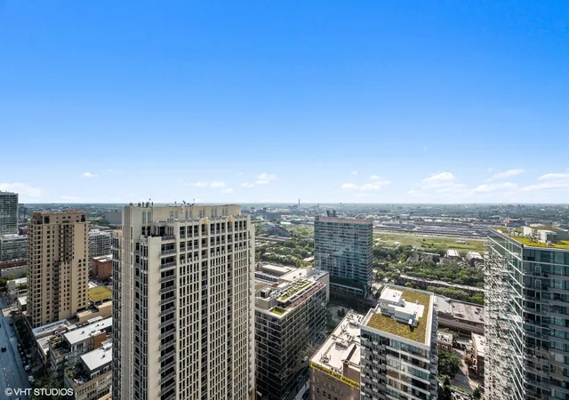 Homes for sale in Chicago, IL | 100 E 14th Street, Chicago, IL 60605 | Houzeo