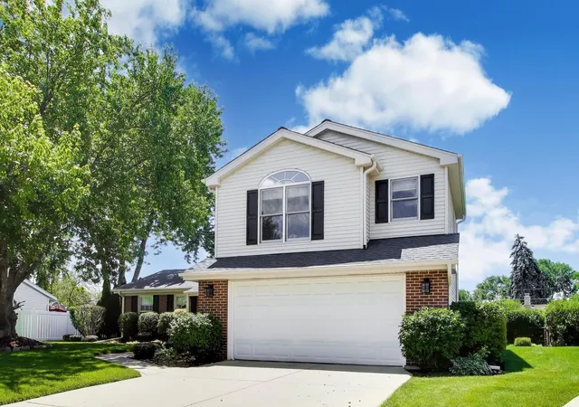 Homes for sale in Arlington Heights, IL | 2006 N Elizabeth Dr, Arlington Heights, IL 60004 | MLS# 12679875