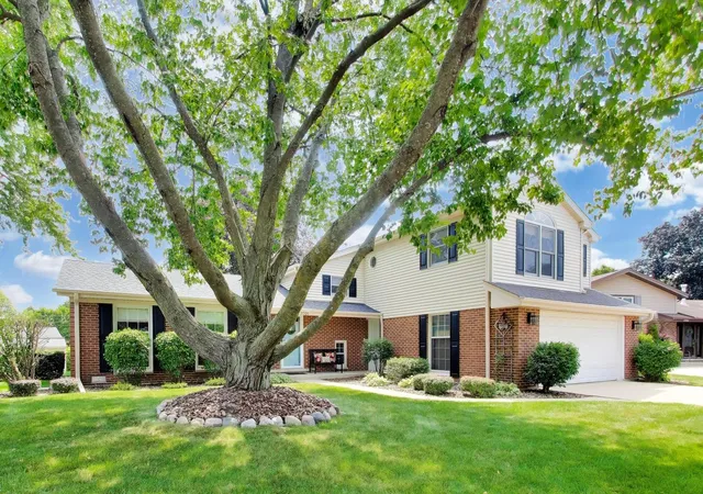 3rd image of 2006 N Elizabeth Dr, Arlington Heights, IL 60004 | MLS# 12679875