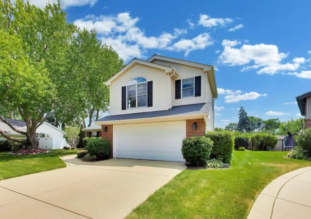 5th image of 2006 N Elizabeth Dr, Arlington Heights, IL 60004 | MLS# 12679875