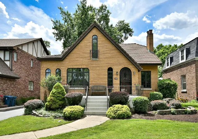 Homes for sale in Elmhurst, IL | 146 S Poplar Ave, Elmhurst, IL 60126 | MLS# 12679884
