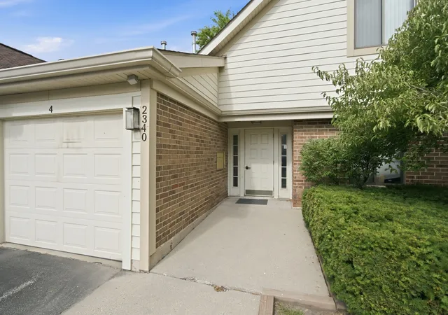 Photo 2 of Sale Pending at 2340 E Old Hicks Rd N #1, Palatine, IL 60074 | MLS# 12679893 | Listing updated on 2026-08-15