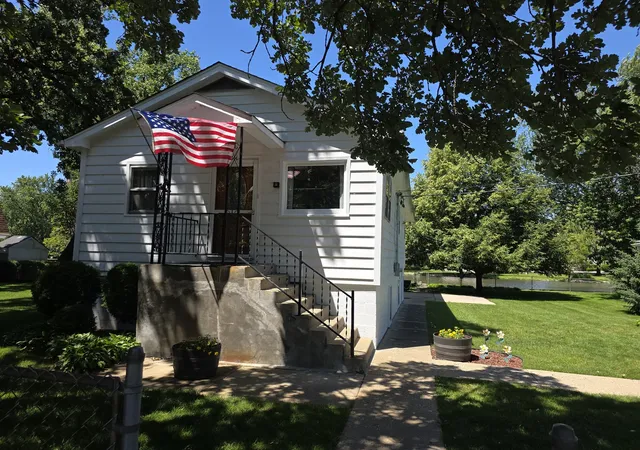 1st image of 26418 N Willow Ave, Mundelein, IL 60060 | MLS# 12679905