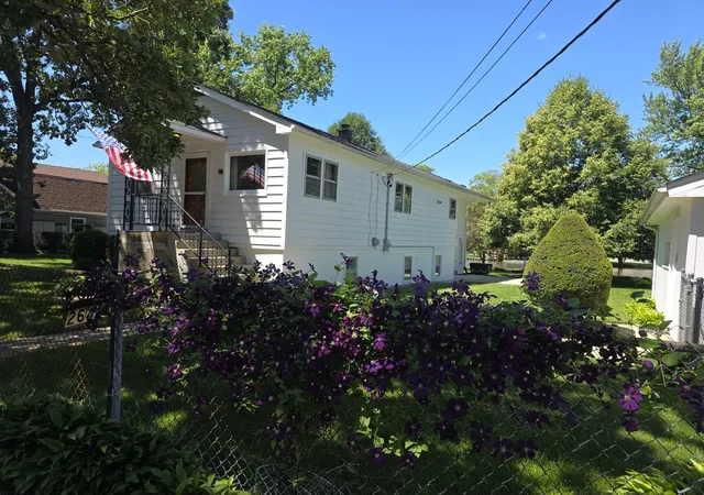 2nd image of 26418 N Willow Ave, Mundelein, IL 60060 | MLS# 12679905