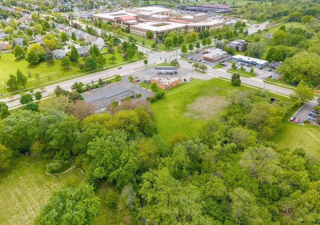 12th image of 450 Lily Cache Ln, Bolingbrook, IL 60440 | MLS# 12679907
