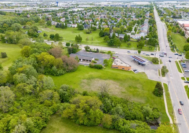 2nd image of 450 Lily Cache Ln, Bolingbrook, IL 60440 | MLS# 12679907