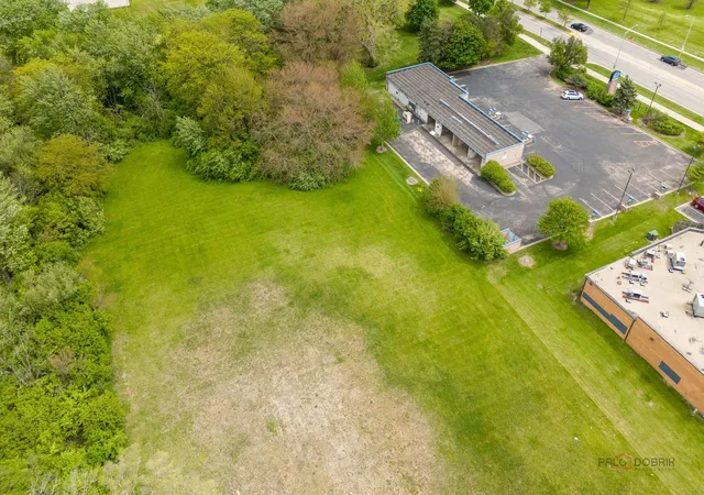 4th image of 450 Lily Cache Ln, Bolingbrook, IL 60440 | MLS# 12679907