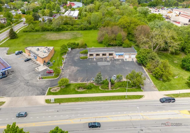 5th image of 450 Lily Cache Ln, Bolingbrook, IL 60440 | MLS# 12679907