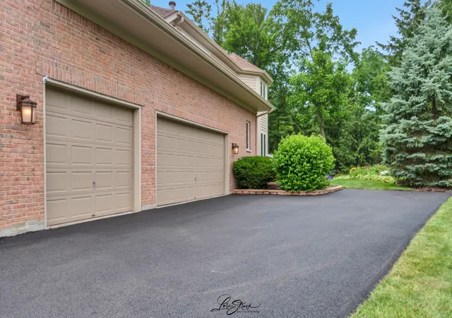 Photo 3 of Single family home for sale at 542 W Rosiland Dr, Palatine, IL 60074 | MLS# 12679917 | Listing updated on 2026-09-23