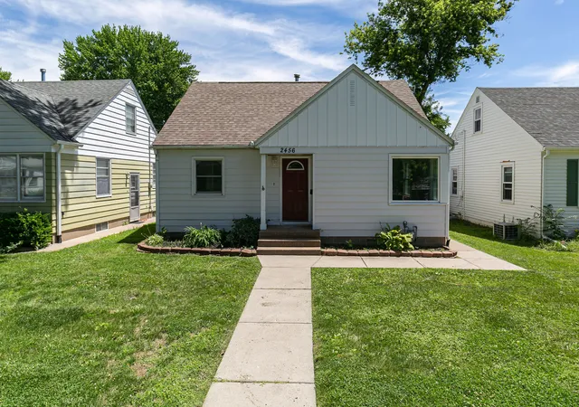 Homes for sale in Moline, IL | 2456 32nd St, Moline, IL 61265 | MLS# 12679925