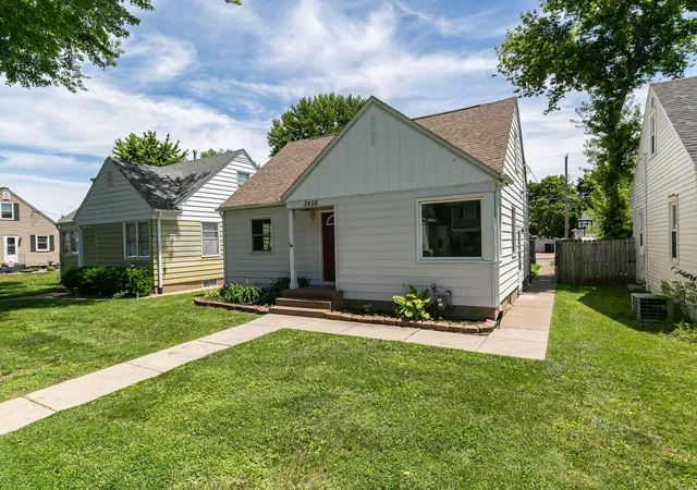 Homes for sale in Moline, IL | 2456 32nd St, Moline, IL 61265 | MLS# 12679925