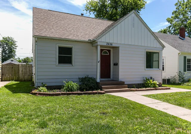 Homes for sale in Moline, IL | 2456 32nd St, Moline, IL 61265 | MLS# 12679925