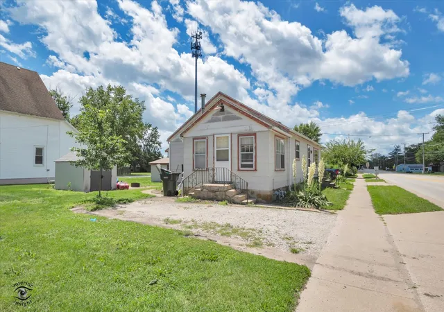 Homes for sale in Braidwood, IL | 219, 219 1/2 W Main St, Braidwood, IL 60408 | MLS# 12679927