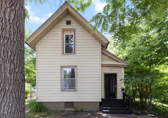 Homes for sale in Rockford, IL | 1029 Woodlawn Ave, Rockford, IL 61103 | MLS# 12679951