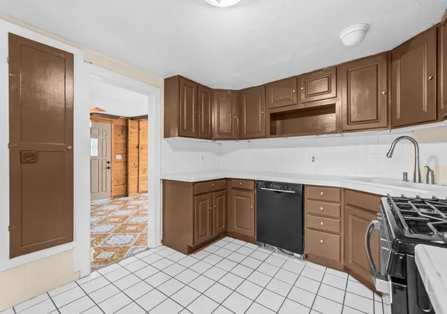 Homes for sale in Belvidere, IL | 336 W Menomonie St, Belvidere, IL 61008 | MLS# 12679957