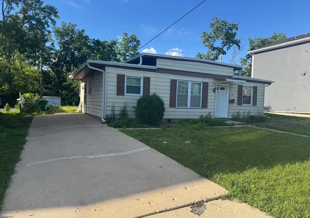 3rd image of 28 W Willow St, Lombard, IL 60148 | MLS# 12679994