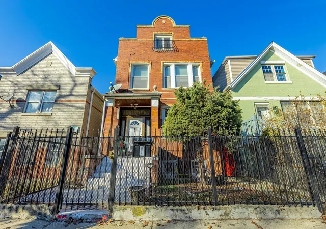 2nd image of 2522 W Haddon Ave, Chicago, IL 60622 | MLS# 12680037
