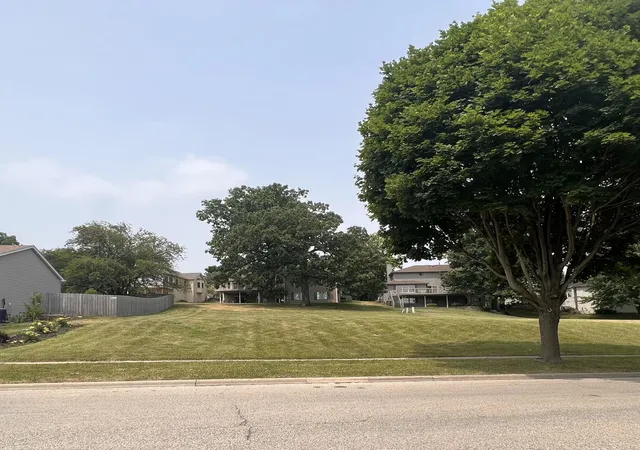 Homes for sale in Elgin, IL | 640 Highland Springs Dr, Elgin, IL 60123 | MLS# 12680054