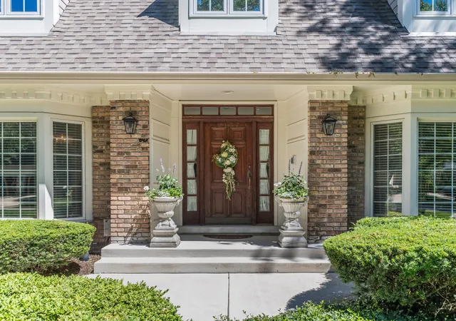 2nd image of 2137 Scarlet Oak Ln, Lisle, IL 60532 | MLS# 12680058