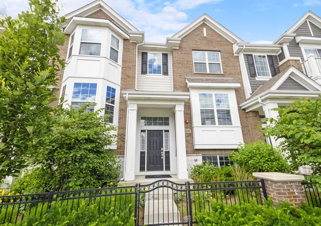 2nd image of 9242 143rd St, Orland Park, IL 60462 | MLS# 12680085