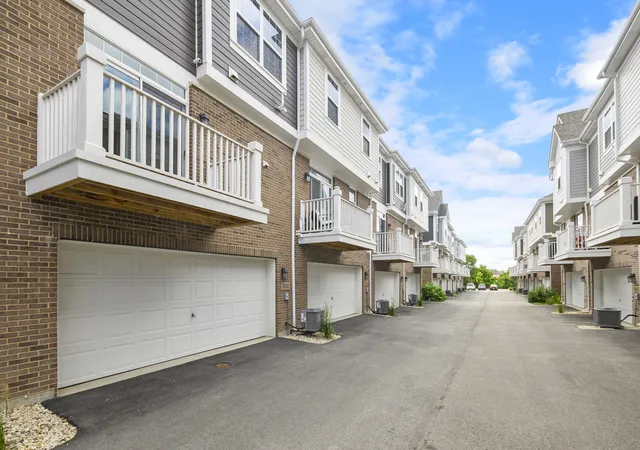 31st image of 9242 143rd St, Orland Park, IL 60462 | MLS# 12680085