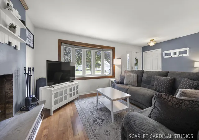 Photo 3 of Single family home for sale at 970 Dearborn Cir, Carol Stream, IL 60188 | MLS# 12680094 | Listing updated on 2026-09-22
