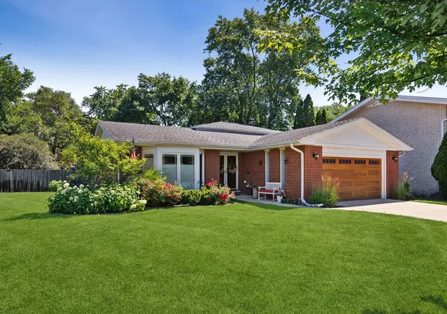 1st image of 6833 N Concord Ln N, Niles, IL 60714 | MLS# 12680136