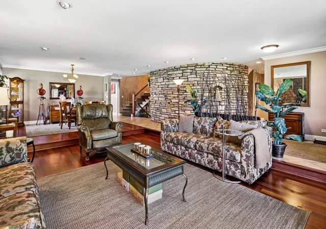 3rd image of 6833 N Concord Ln N, Niles, IL 60714 | MLS# 12680136