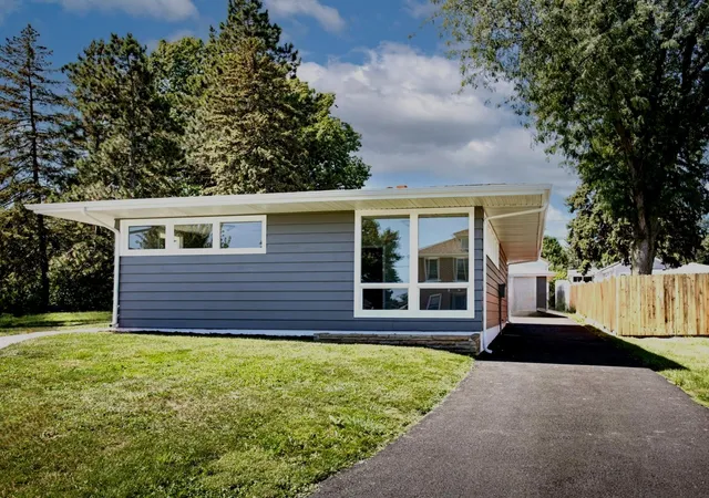 2nd image of 1911 N Hickory St, Crest Hill, IL 60403 | MLS# 12680148